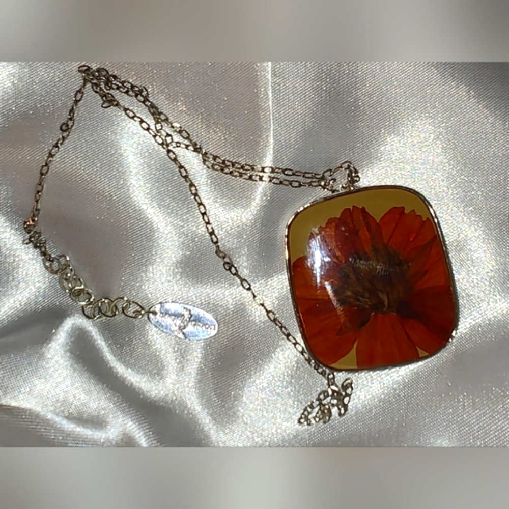 Shari Dixon Pressed Flower In Resin Silver Plate New Necklace